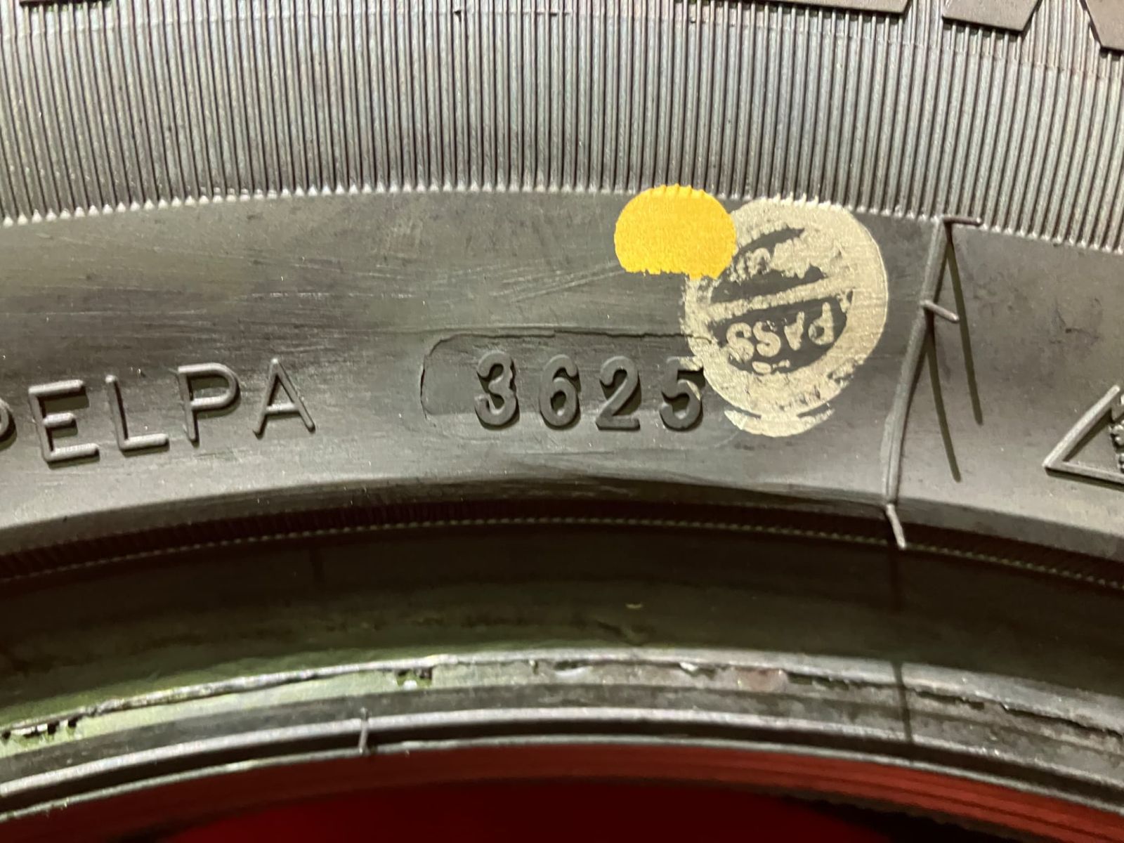 新古品 トラックスタッドレスタイヤ【205/60R16 GRELANDER Winter