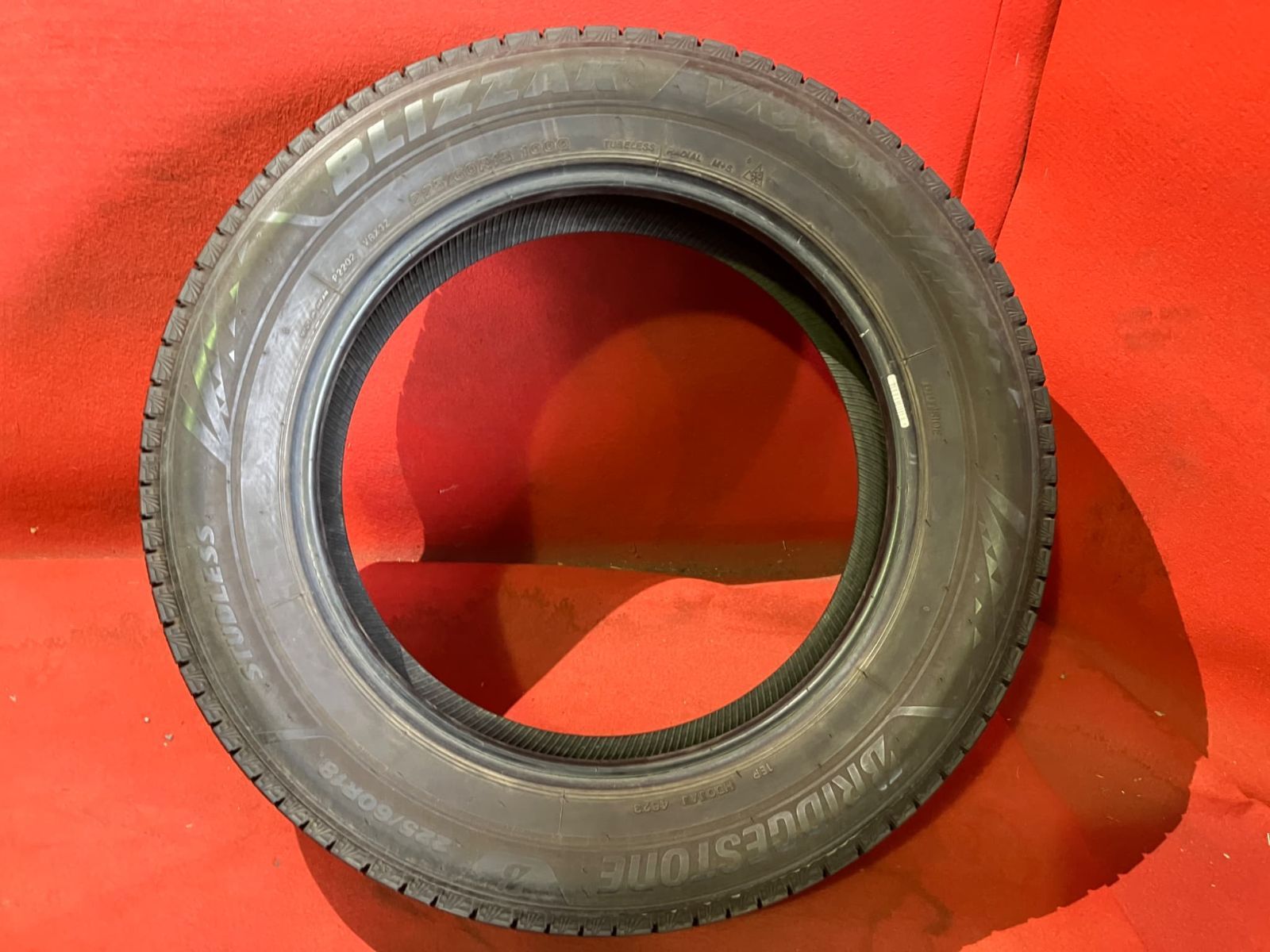 中古スタッドレスタイヤ【225/60R18 BRIDGESTONE VRX3】 4本SET 【公式