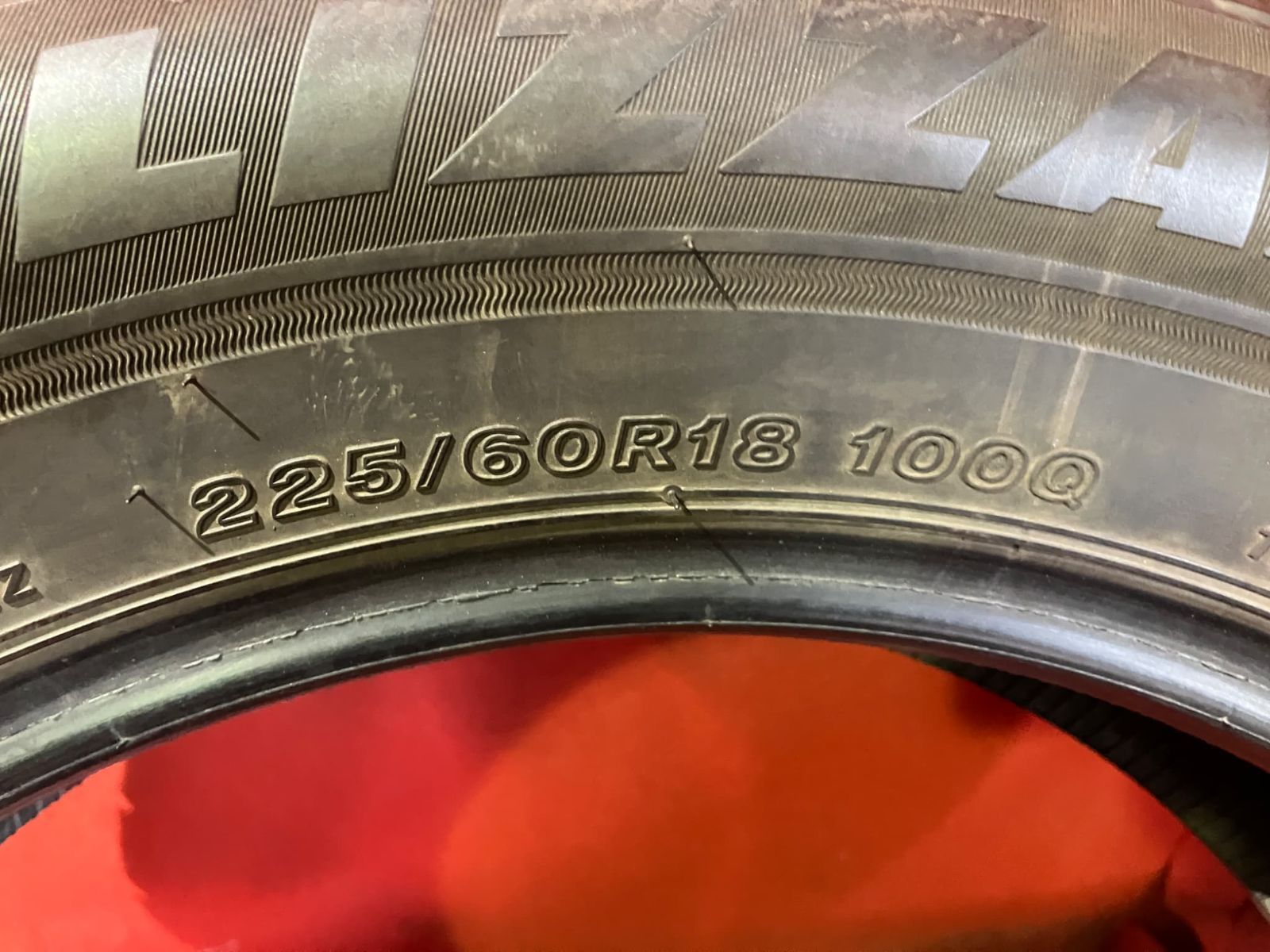 2023年製バリ山！うっすらツブ有りも！中古スタッドレスタイヤ4本 中古スタッドレスタイヤ【225/60R18 BRIDGESTONE VRX3】 4本SET 【公式