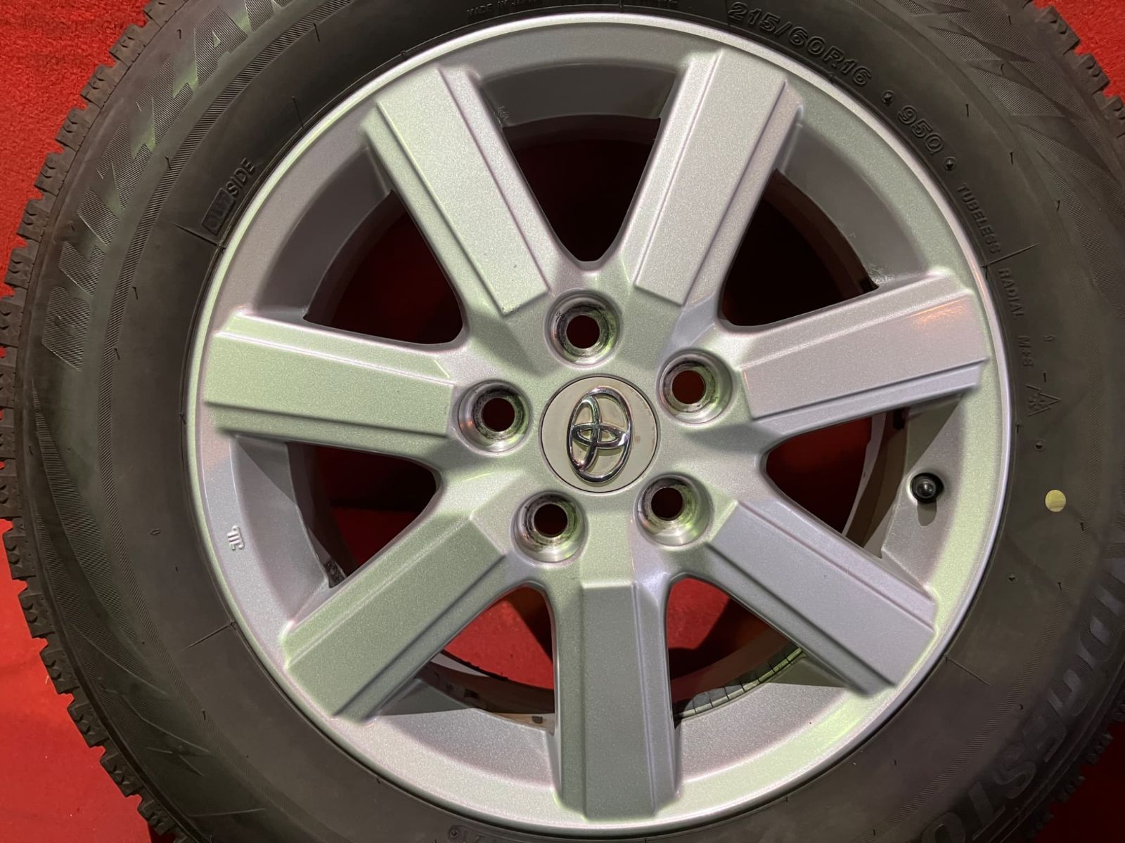 中古スタッドレスタイヤホイールセット【215/60R16 BRIDGESTONE VRX2