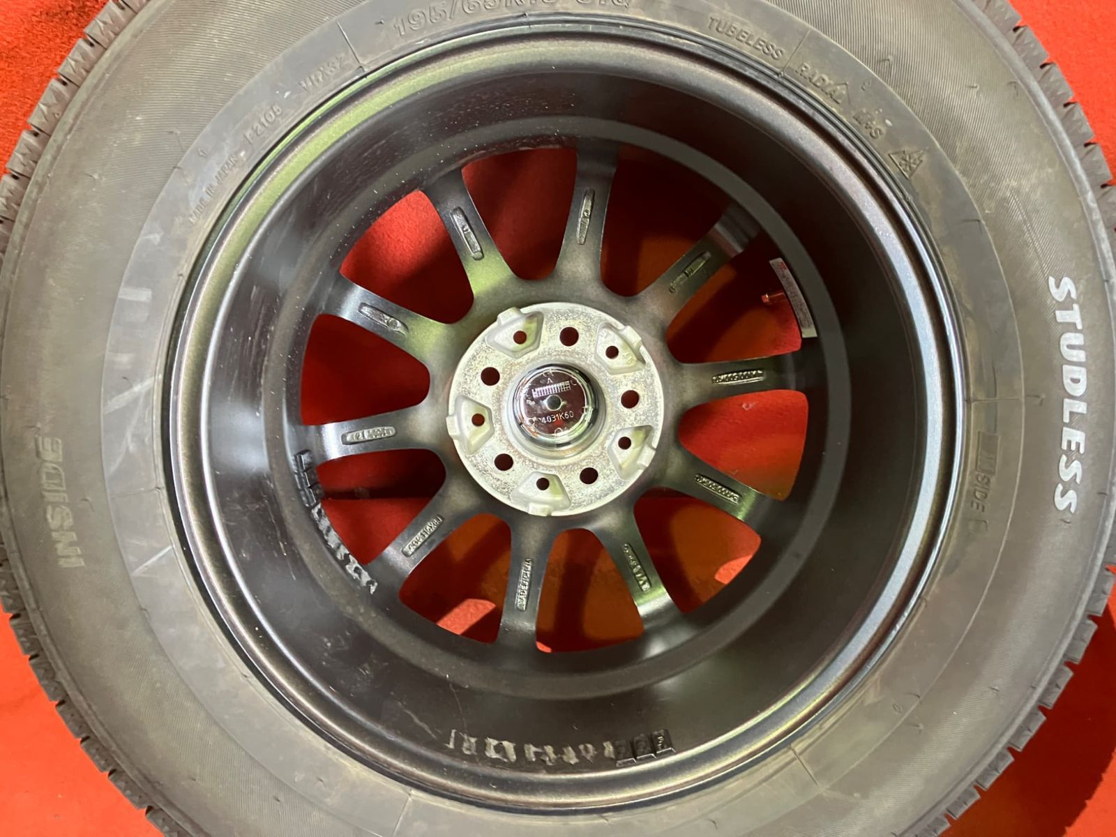 中古スタッドレスタイヤホイールセット【195/65R15 BRIDGESTONE VRX3