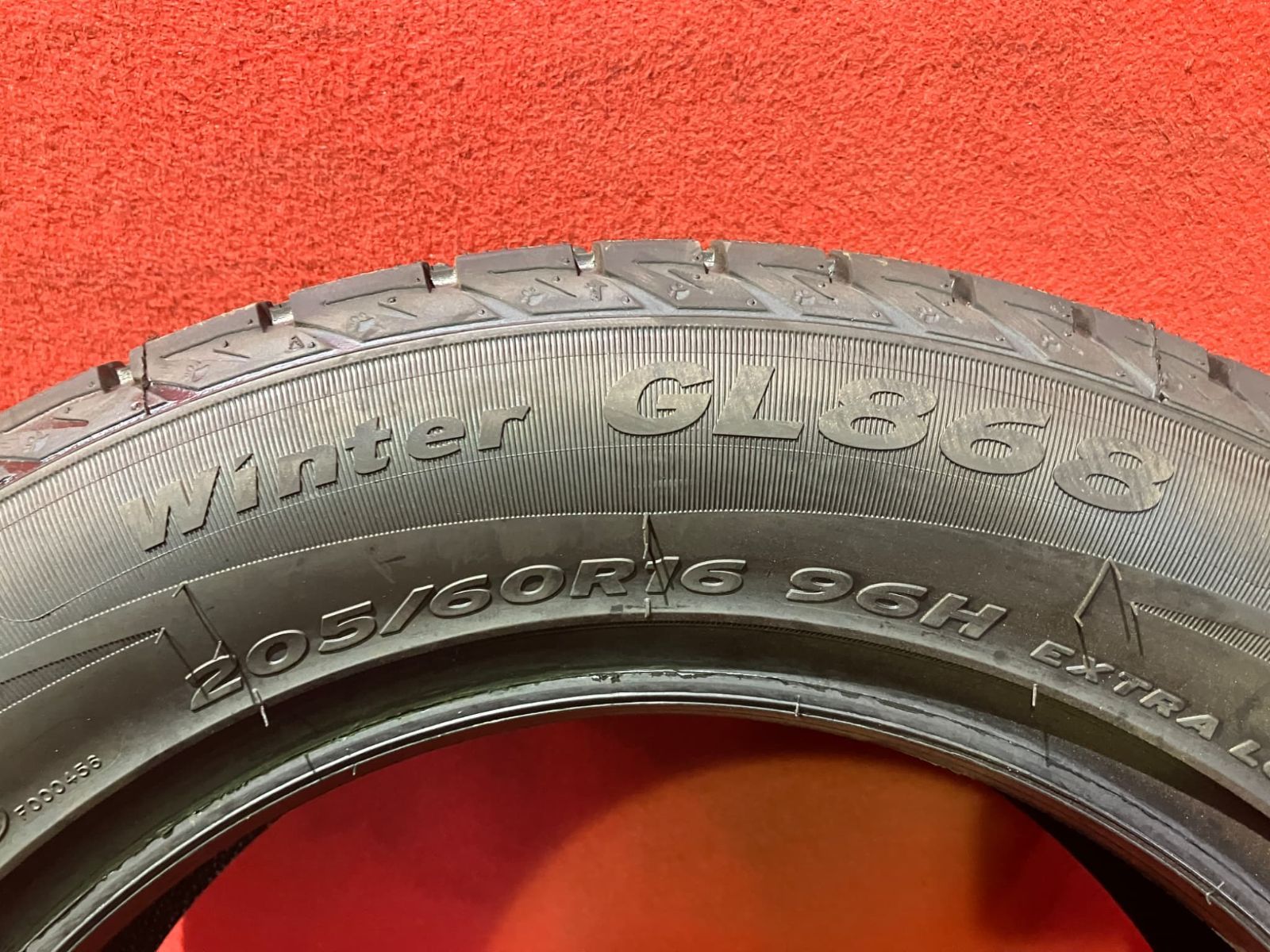 新古品 トラックスタッドレスタイヤ【205/60R16 GRELANDER Winter