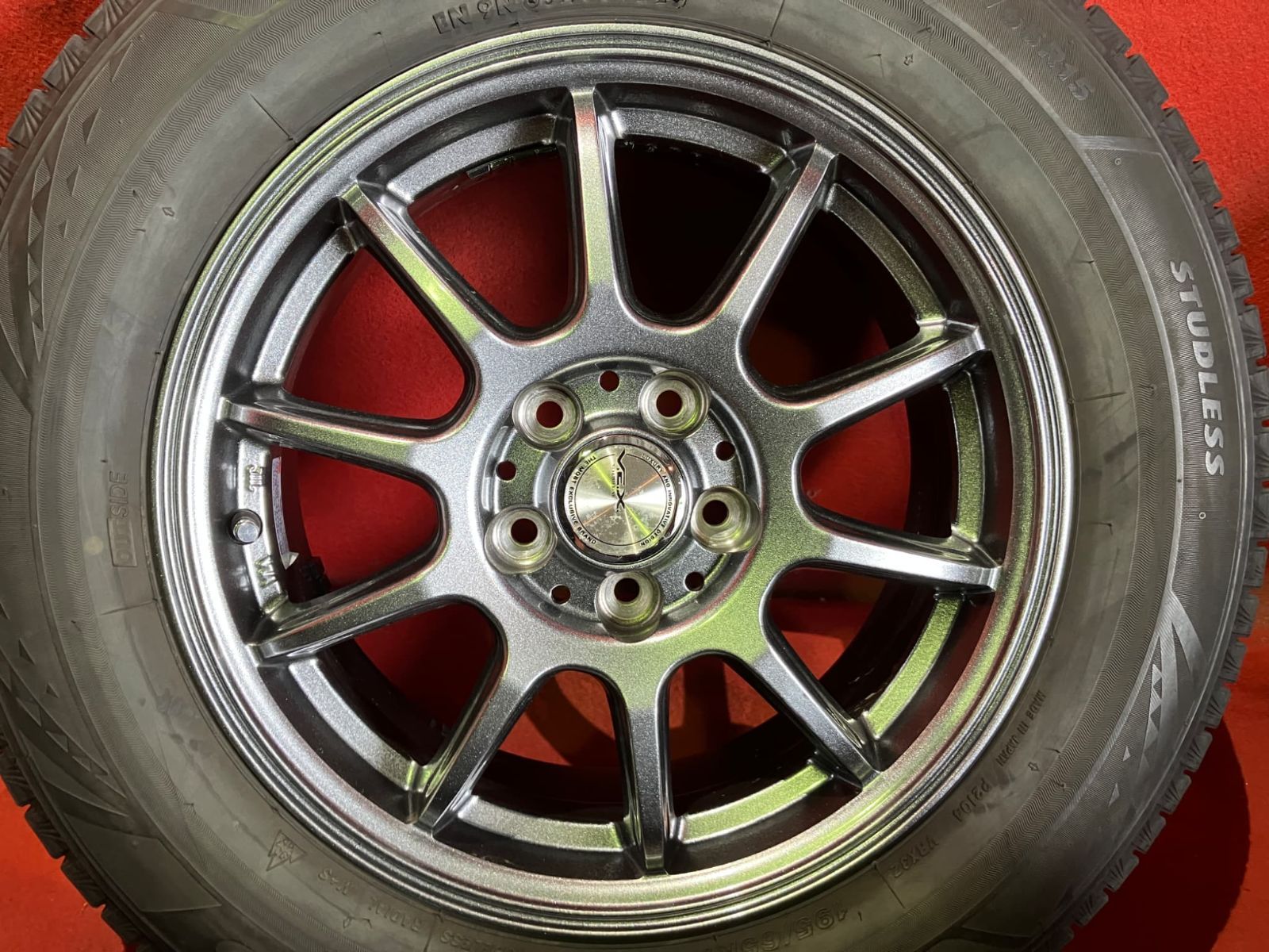 中古スタッドレスタイヤホイールセット【195/65R15 BRIDGESTONE VRX3