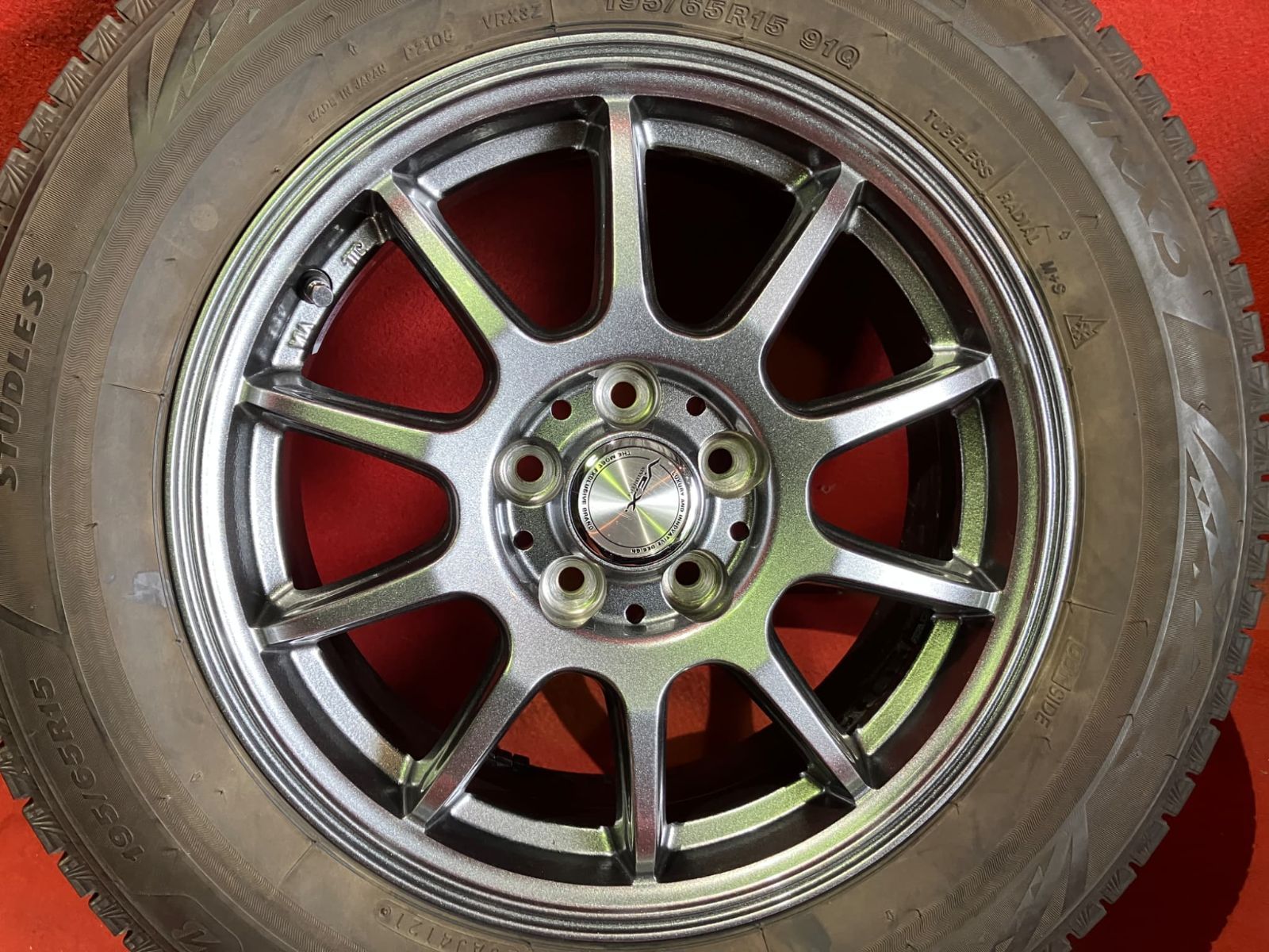 中古スタッドレスタイヤホイールセット【195/65R15 BRIDGESTONE VRX3