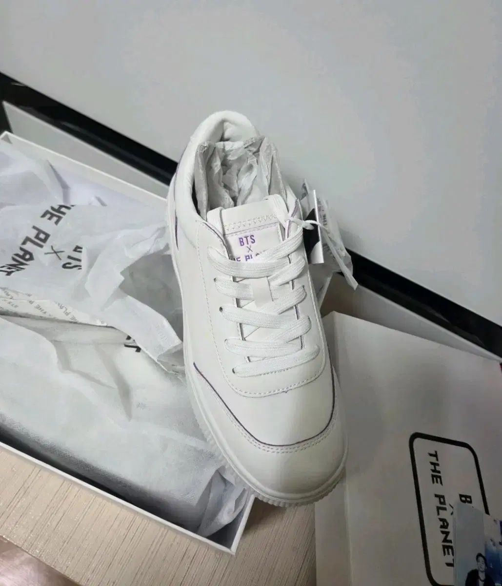 新品) BTS X THE PLANET スニーカー 240