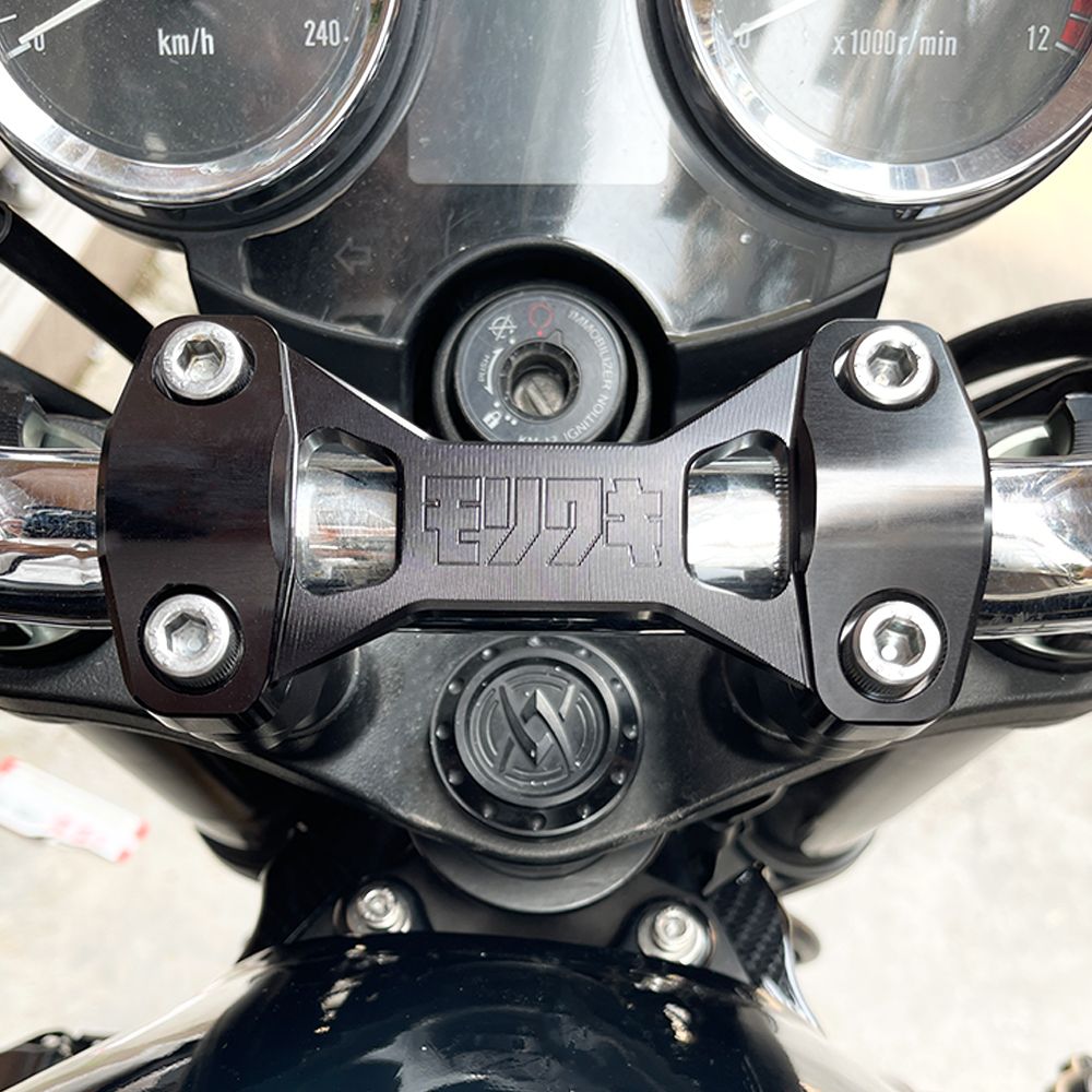 カワサキ Z900RS 2018-2025 用 ハンドルバーライザークランプ ブラック/シルバー