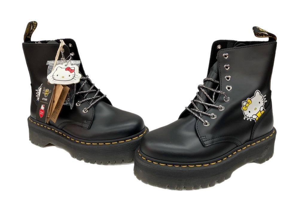 ドクターマーチン Dr.Martens x ハローキティ Hello Kitty サンリオ Sanrio コラボ 60YEARS 8ホール ブーツ BOOTS レースアップ 厚底 BLACK 黒 JADON HK ブラック UK6/EU39 104S-1387