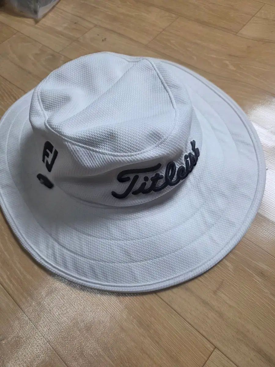 Titleist(タイトリスト) ゴルフ バケットハット 帽子 白 レディース 実際に着用 1回 傷なし 良好