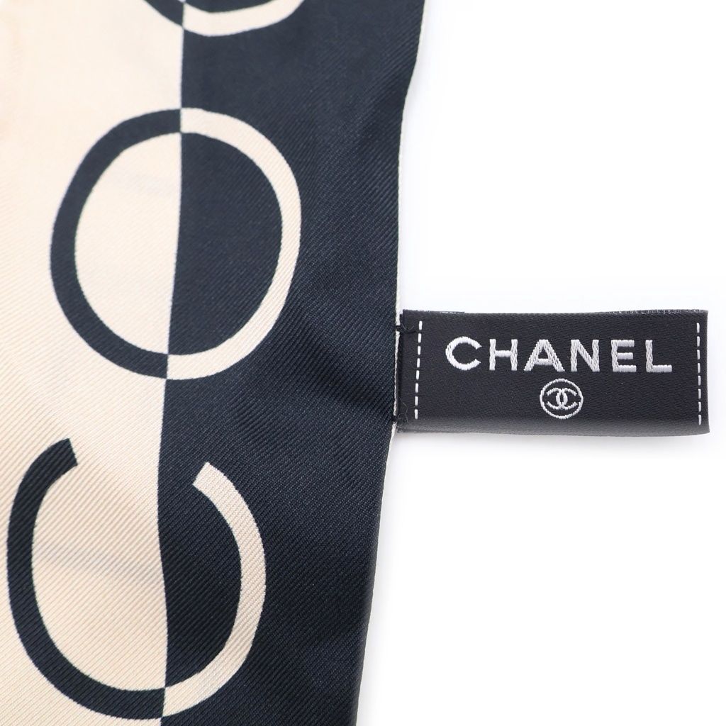 CHANEL ココマーク シルクスカーフ ホワイト ブラック CHANEL (シャネル) ココマーク ロゴ シルク スカーフ ツイリー
