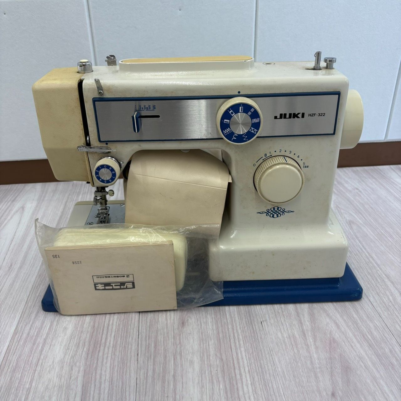 T【中古品】JUKI製の昭和レトロな電動ミシン「HZF-322」 - メルカリ