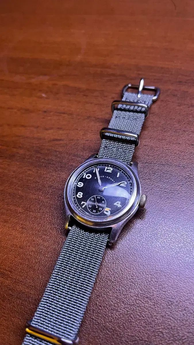 ドイツ ミリタリー時計 出品