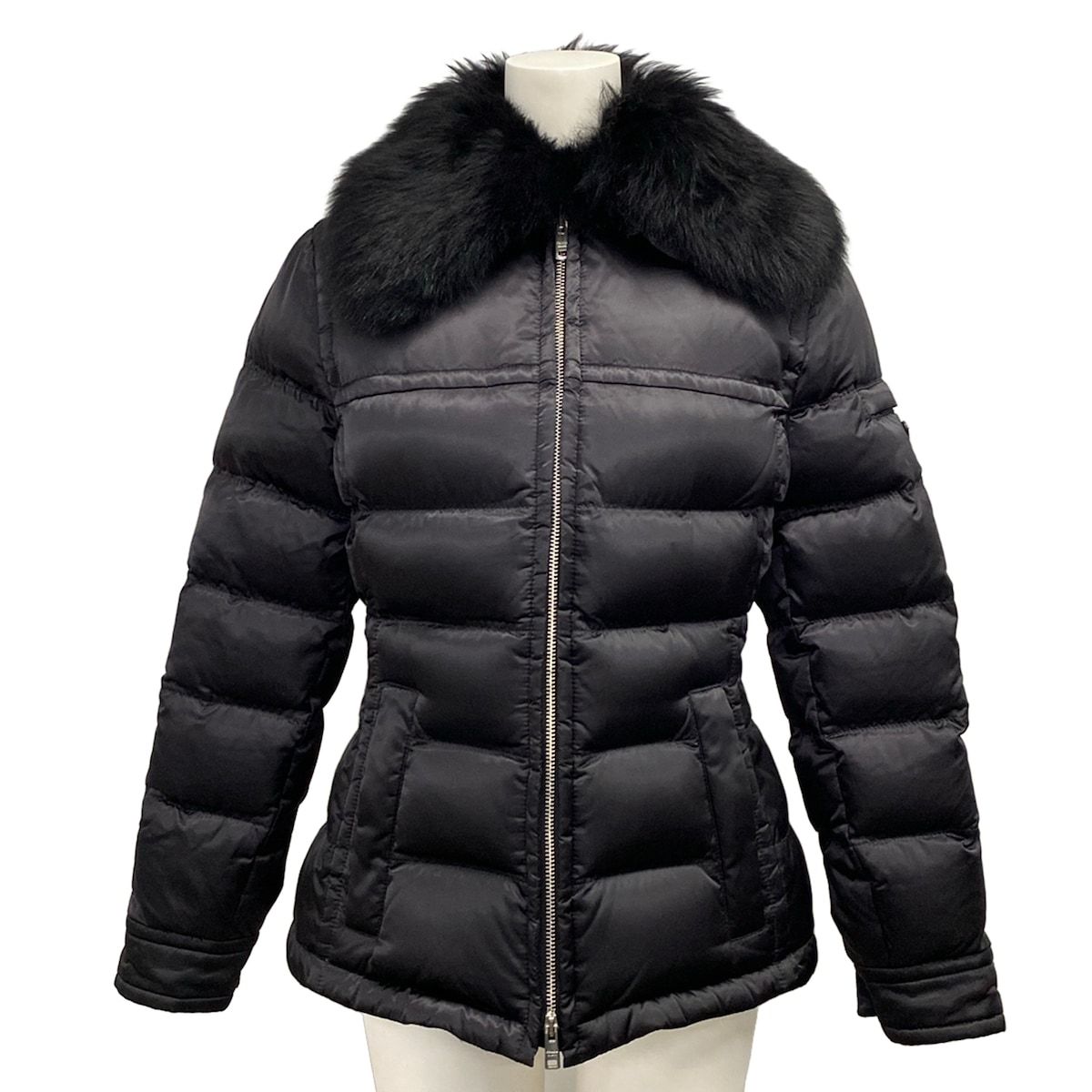 PRADA(プラダ) ダウンジャケット サイズ38 S レディース - 291796 黒 2020/長袖/冬物/リアルファー/トライアングルプレート