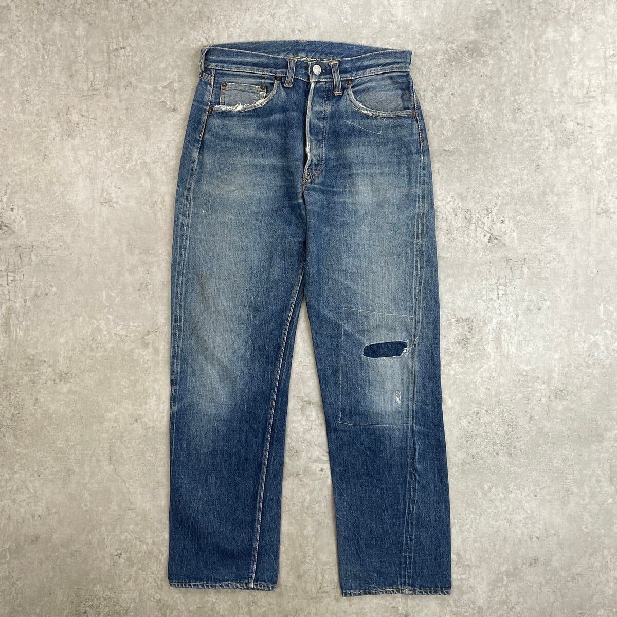 60年代頃 USA製 Levi's リーバイス 501XX ダブルX メンズ30相当 ダブルエックス コインポケット赤耳 赤タブBig E ポケット裏シングル センターセット 隠しリベット Vステッチ ボタン裏W デニムパンツ 古着 メンズW30相当 古着 225,000円