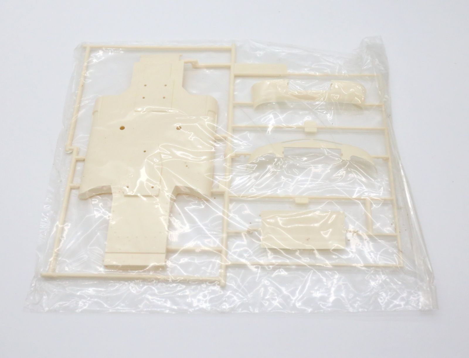 【絶版品】オオタキ 1/16 ランボルギーニ ミウラ P400 プラモデルキット モーター付 KIT NO.OT3-15