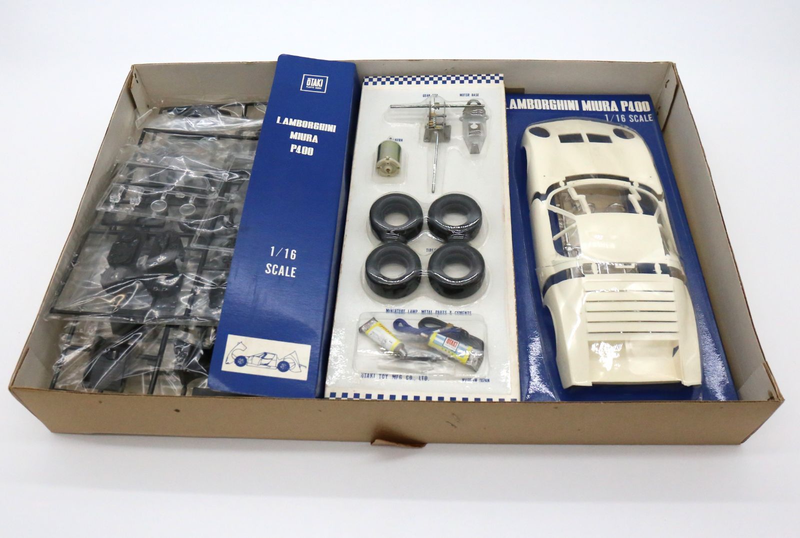 【絶版品】オオタキ 1/16 ランボルギーニ ミウラ P400 プラモデルキット モーター付 KIT NO.OT3-15