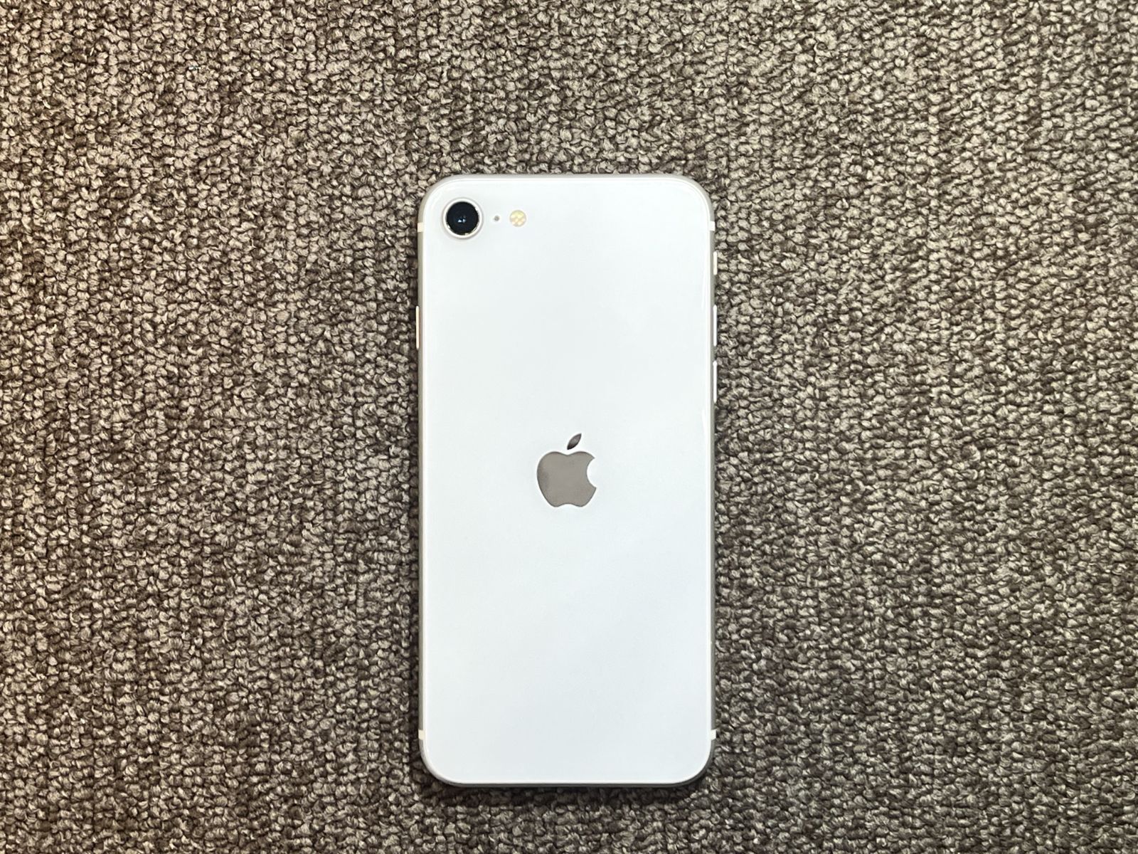 iPhone SE 第2世代 64GB ホワイト 中古 - メルカリ