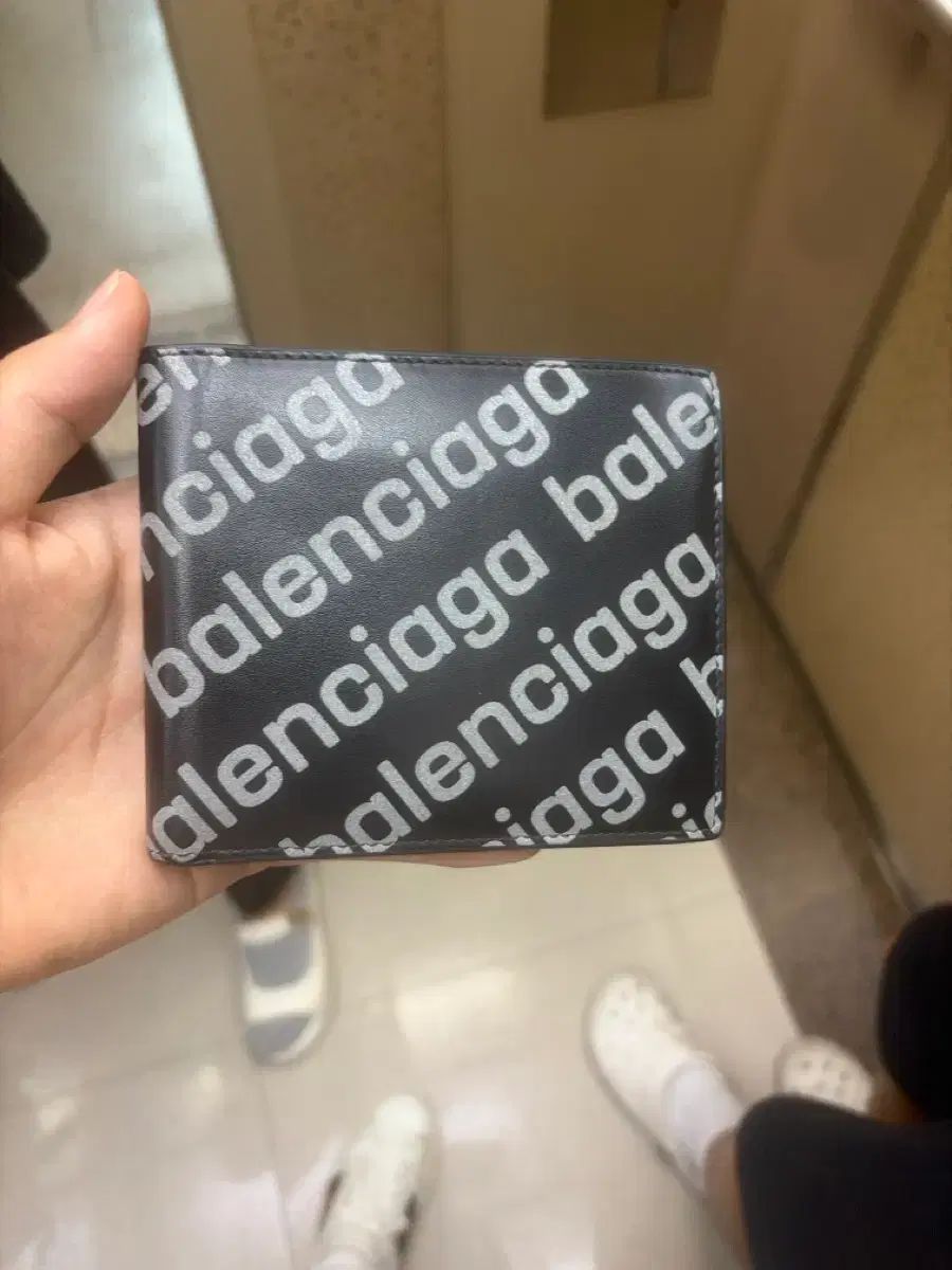 バレンシアガ ロゴ パータン カード 財布