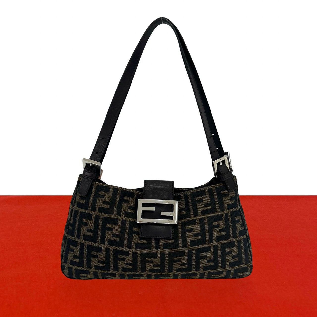 美品 FENDI フェンディ マンマバケット ズッカ柄 ハンドバッグ 袋あり 極 美品 FENDI フェンディ マンマバケット ズッカ FF 柄 キャンバス