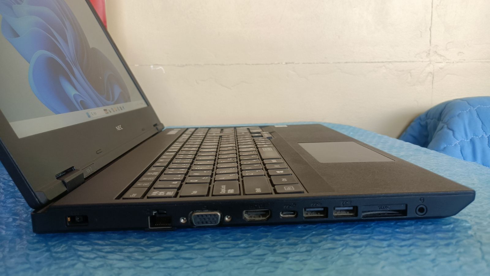 ノートパソコンNEC第十世代Core i5 SSD256G メモリ8G Windows11 office