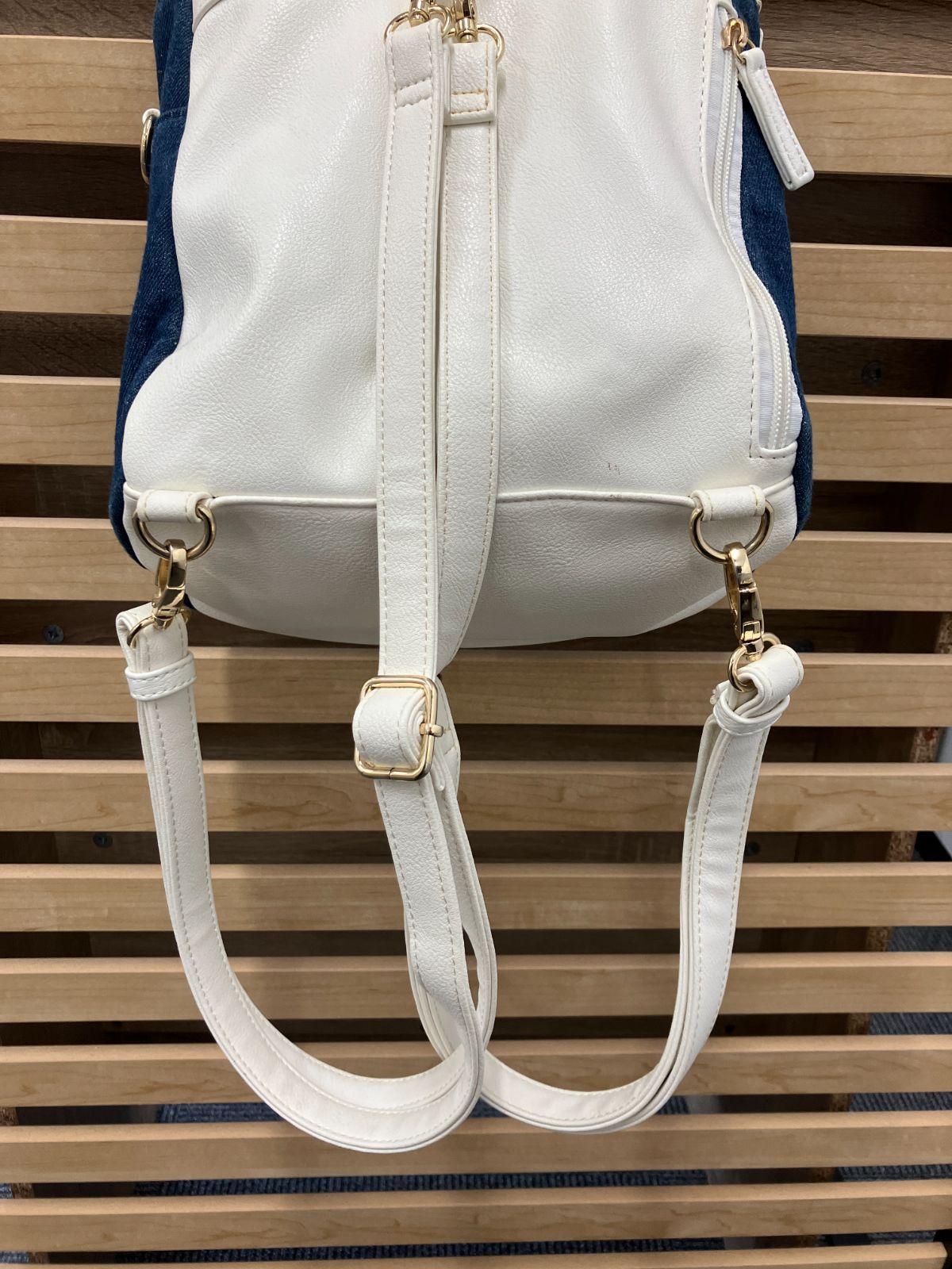https://assets.mercari-shops-static.com/-/large/plain/2JUkxraSGfk9aEpRT63XcL.jpg@jpg
