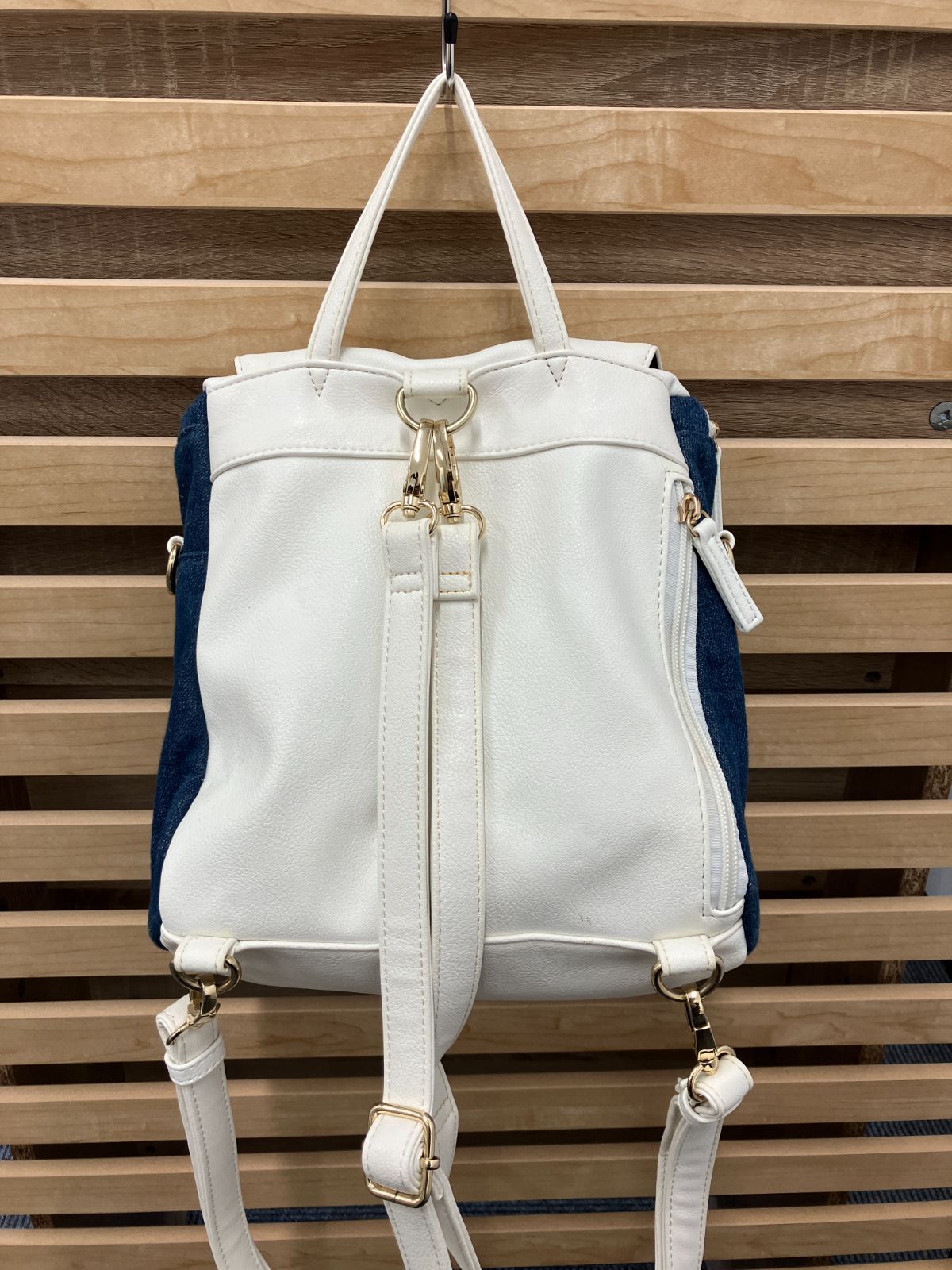 https://assets.mercari-shops-static.com/-/large/plain/2JUkxraUBWSkxh47sivfVZ.jpg@jpg