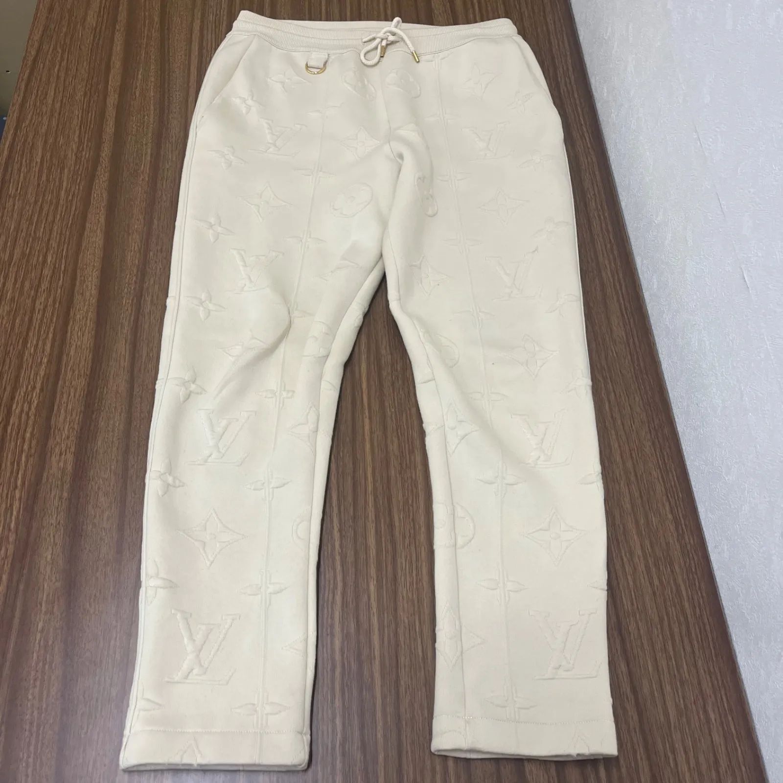 (b10678) LOUIS VUITTON ルイヴィトン 3D モノグラム ジョギングパンツ RW231W LO0 FOKP04 アイボリー サイズ