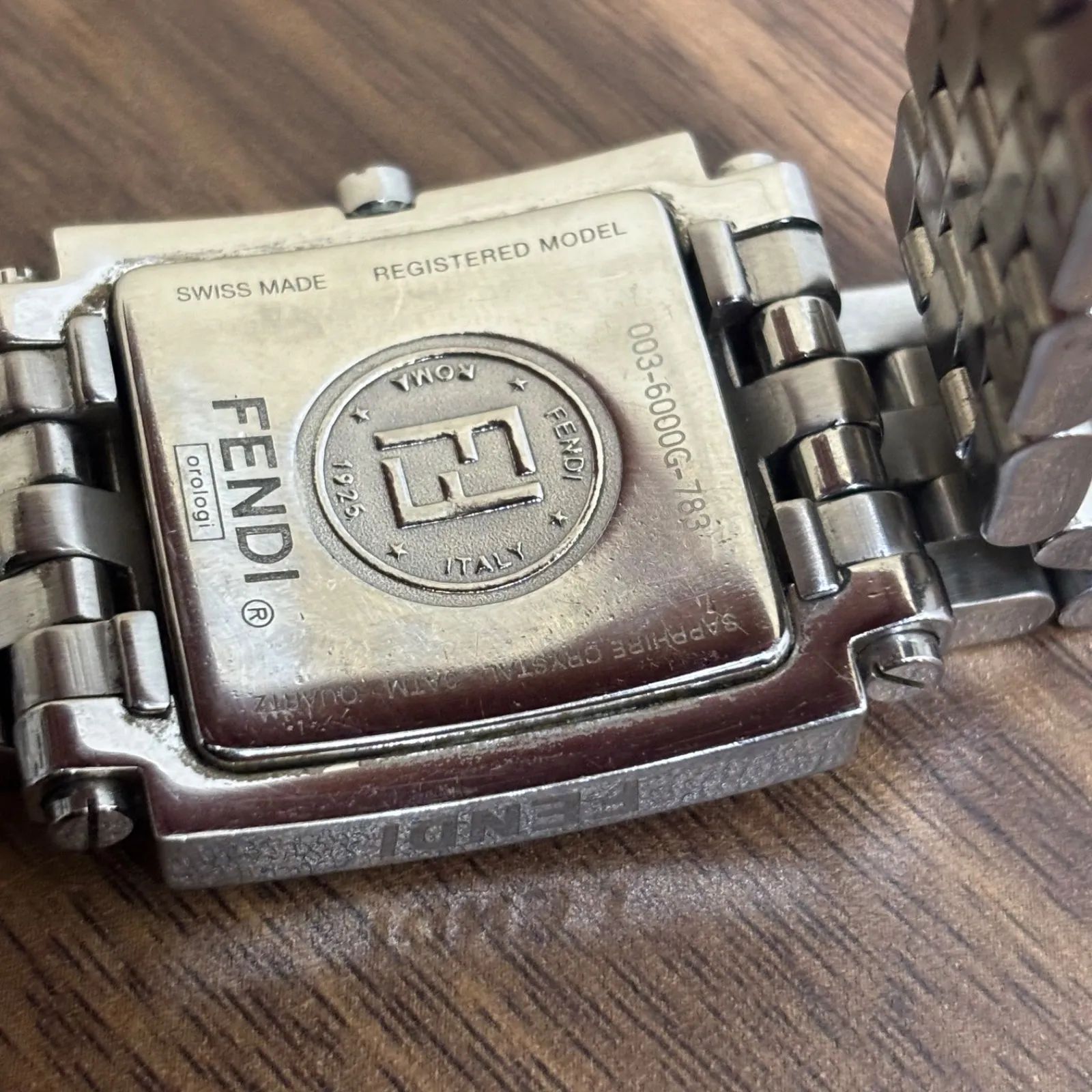 b3217)FENDI フェンディ 腕時計 シルバー ホワイト クォーツ 腕周り