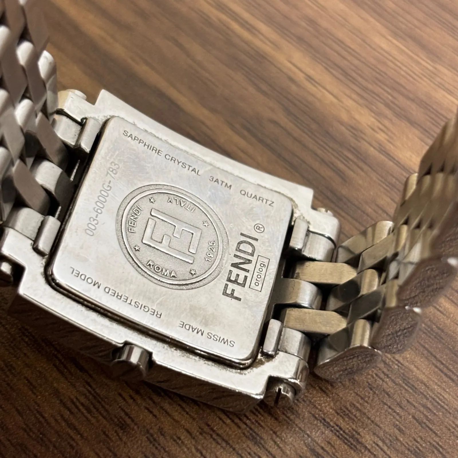 b3217)FENDI フェンディ 腕時計 シルバー ホワイト クォーツ 腕周り
