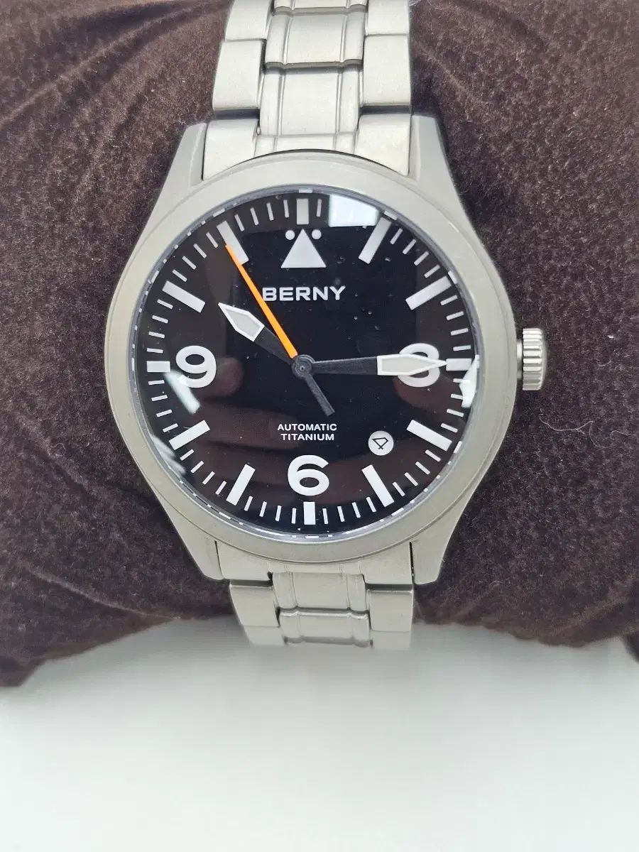 BERNY パイロットジャンパー スタイル チタン 機械式 メンズウォッチ サファイア AR コーティング 夜光 10Bar スポーツウォッチ