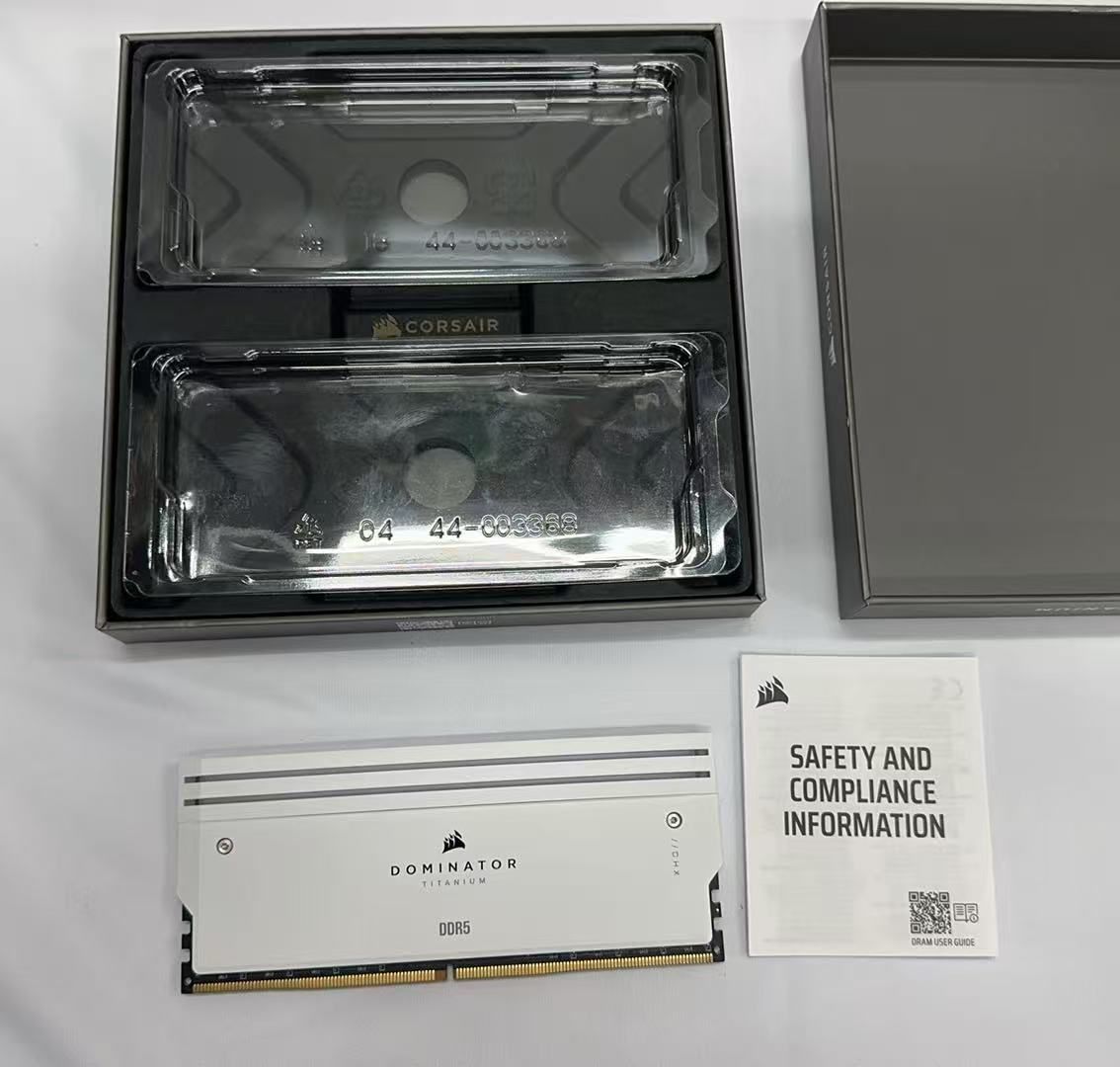 CORSAIR DOMINATOR TITANIUM RGB DDR5 6000MHz 32GB ++ 925225