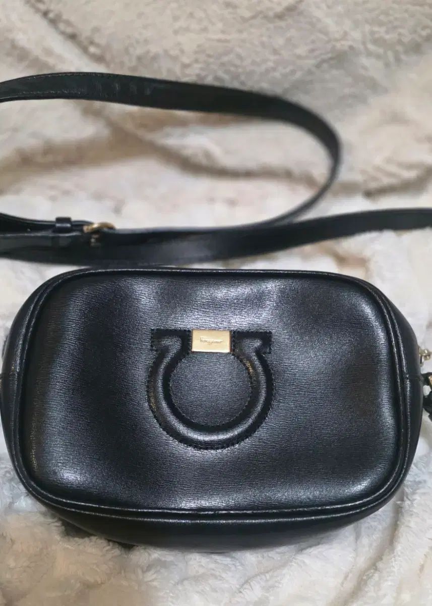 FERRAGAMO フェラガモ ガンチーニ クロスバック ブラック