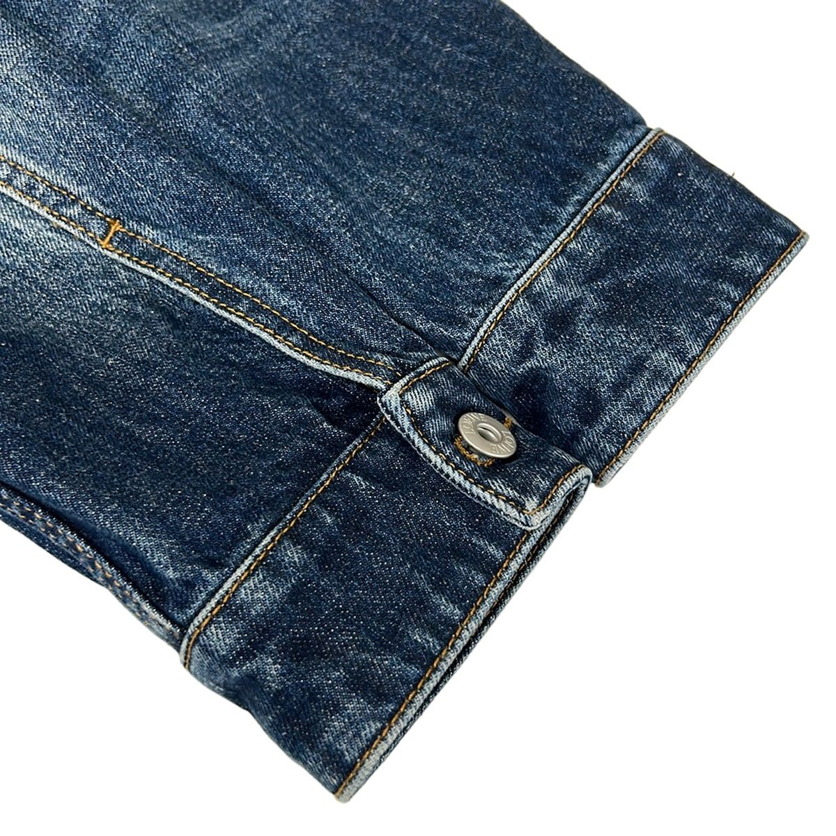 https://assets.mercari-shops-static.com/-/large/plain/2JUmAh6ErmPWWzMSqjobYK.jpg@jpg