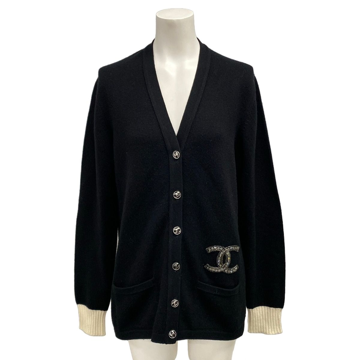 CHANEL(シャネル) カーディガン サイズ38 M レディース美品 P25872 黒×ベージュ ココマーク/ビジュー カシミヤ