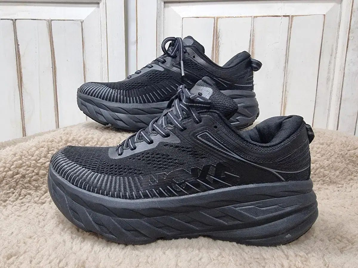 HOKA ONE ONE ホカオネオネ ボンダイ7 (D420 7,620円