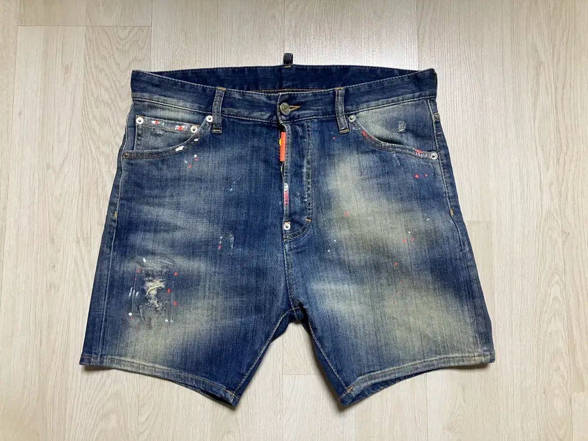 DSQUARED2 ネオン ショートパンツ 46 サイズ 11,680円