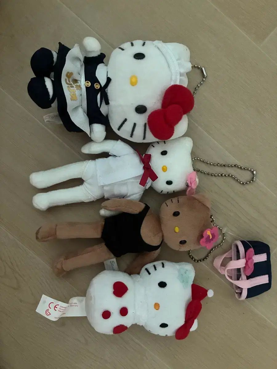 ハローキティぬいぐるみ まとめ売り ドレスアップ 雪だるま メイド 6,699円