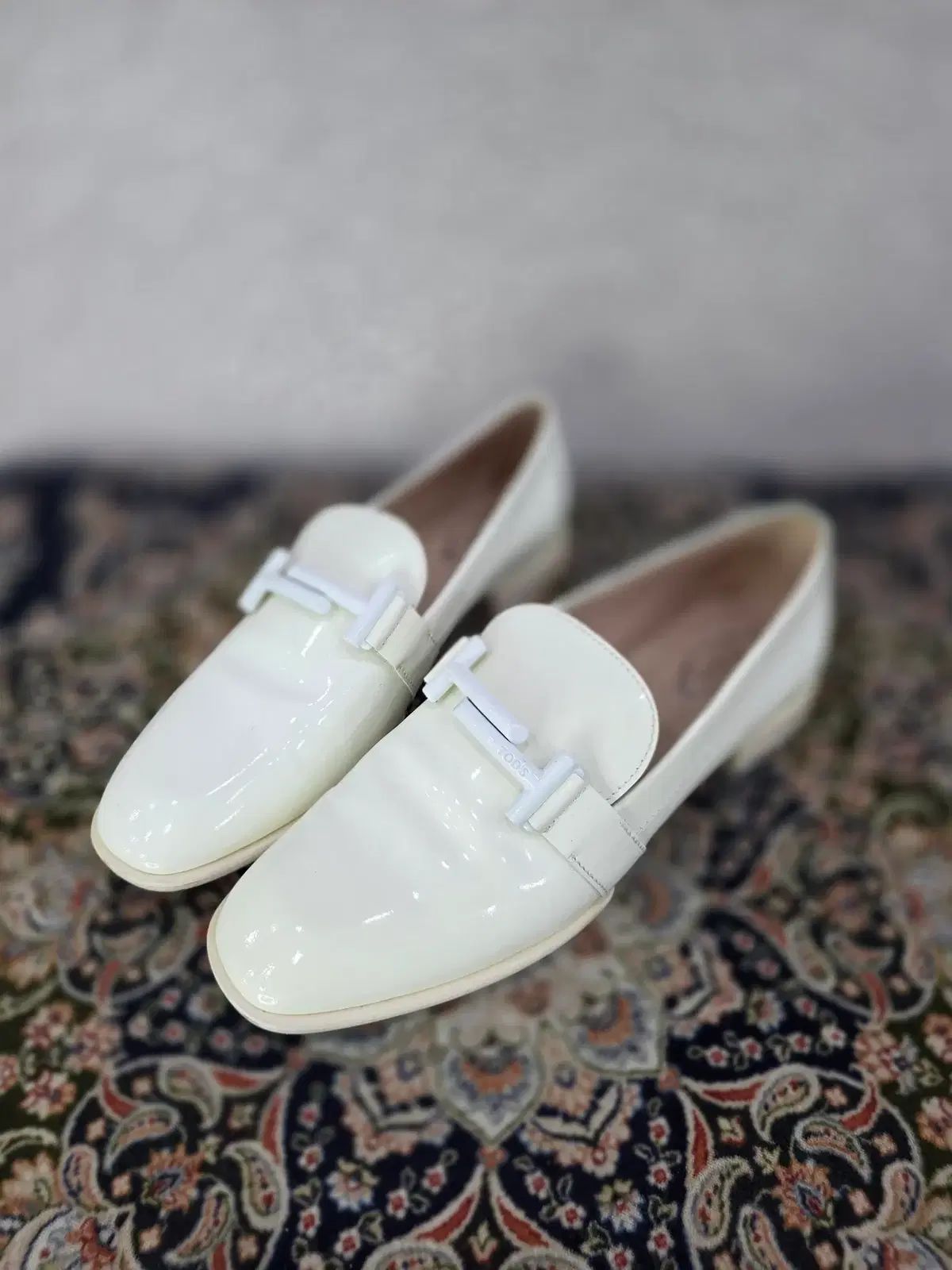 トッズ パテント ダブル Tシャツ チェーン ローファー 235 TOD'S 22,054円