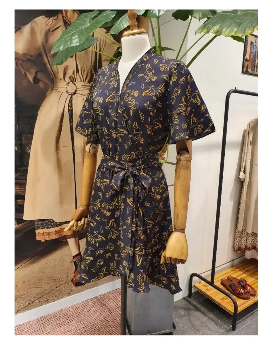 新品 S フラワー ミニ ワンピース Thursday Island