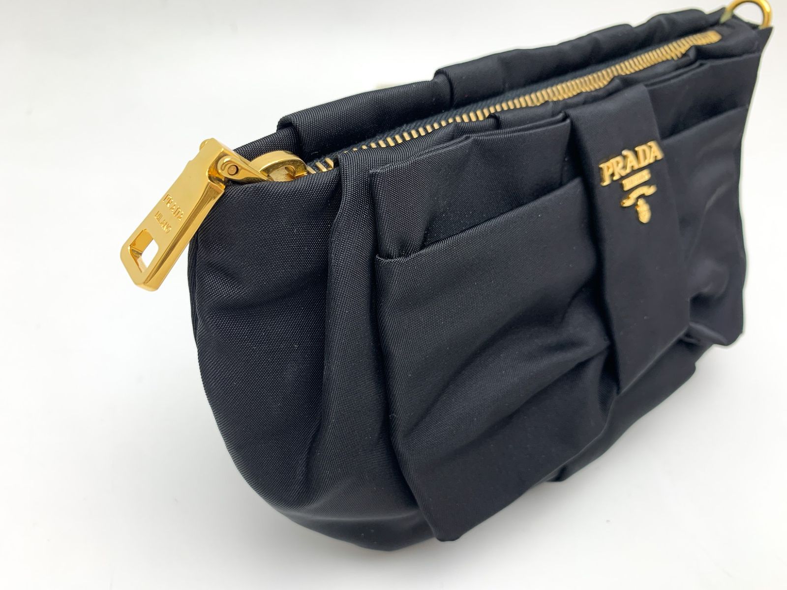 PRADA プラダ リボン ナイロン ポーチ コスメポーチ 化粧ポーチ テスートナイロン 1N1422 NERO ブラック 黒 ゴールド金具 ブランド PRADA プラダ リボン ナイロン ポーチ コスメポーチ 化粧ポーチ テスートナイロン 1N1422 NERO ブラック 黒 ゴールド金具 ブランド