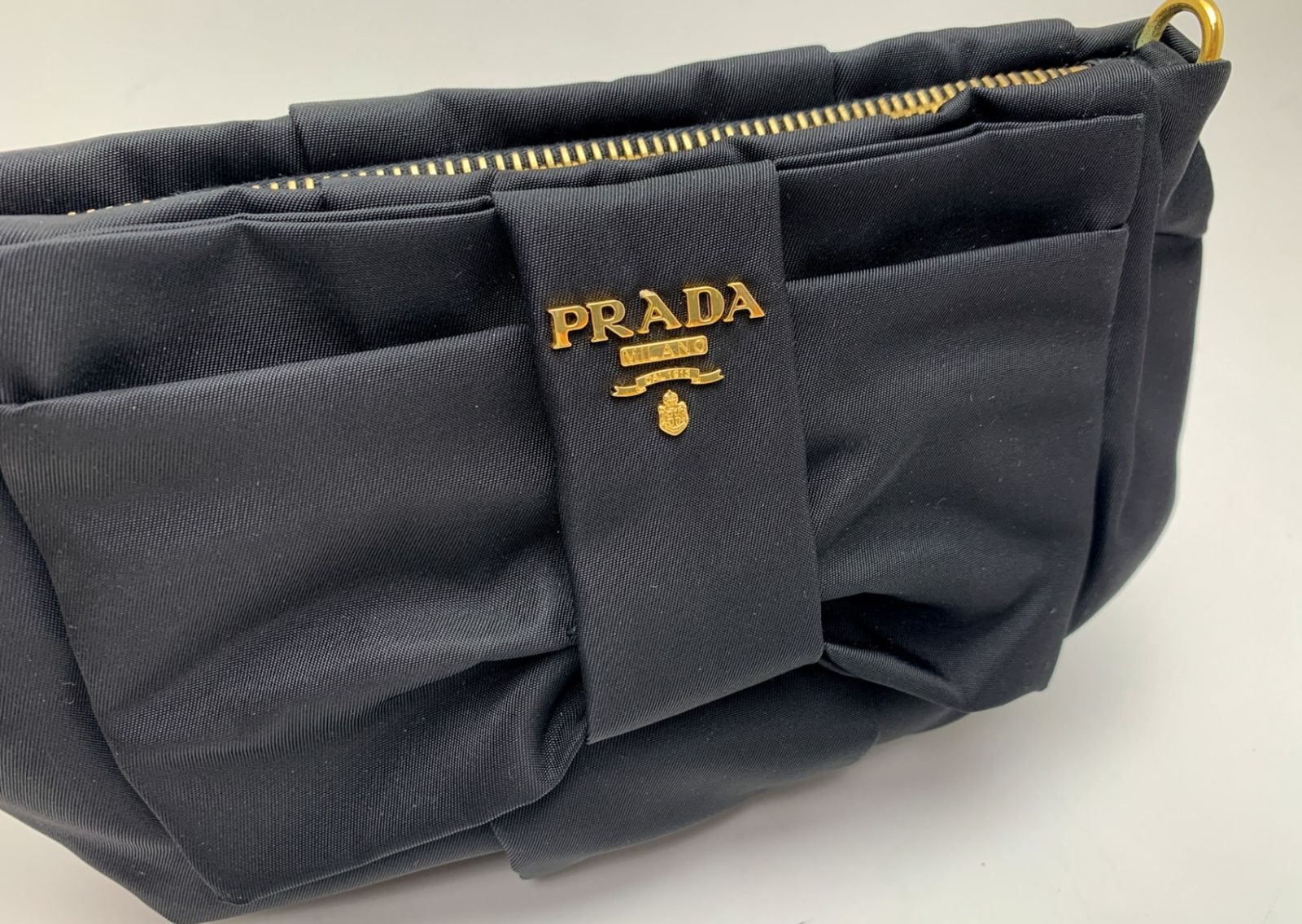 PRADA プラダ リボン ナイロン ポーチ コスメポーチ 化粧ポーチ テスートナイロン 1N1422 NERO ブラック 黒 ゴールド金具 ブランド PRADA プラダ リボン ナイロン ポーチ コスメポーチ 化粧ポーチ テスートナイロン 1N1422 NERO ブラック 黒 ゴールド金具 ブランド