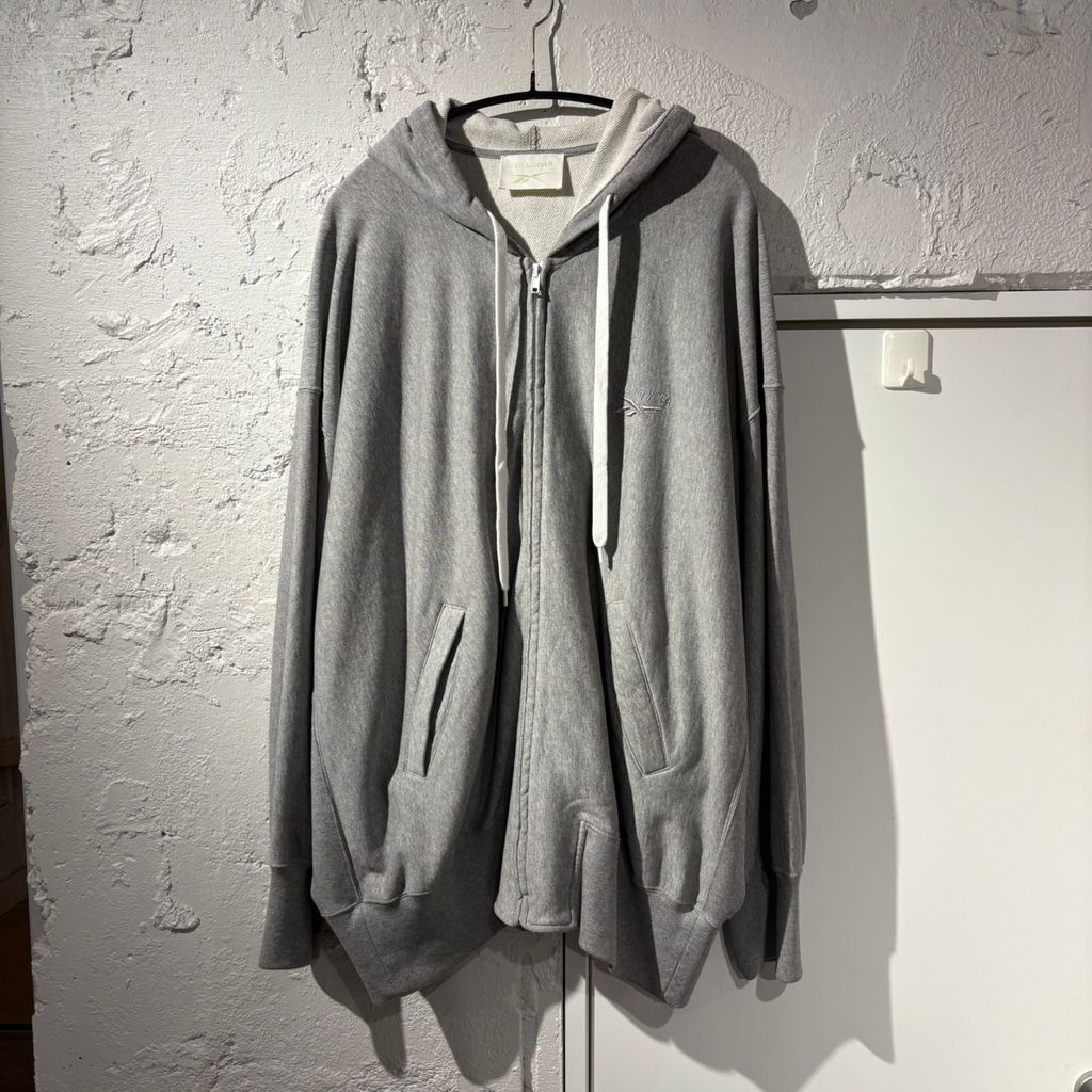 Hed Mayner × REEBOK ヘド・メイナー × リーボック ZIPPED HOODIE パーカー RMBD007C99FAB001 グレー Size:xs【表参道B08】