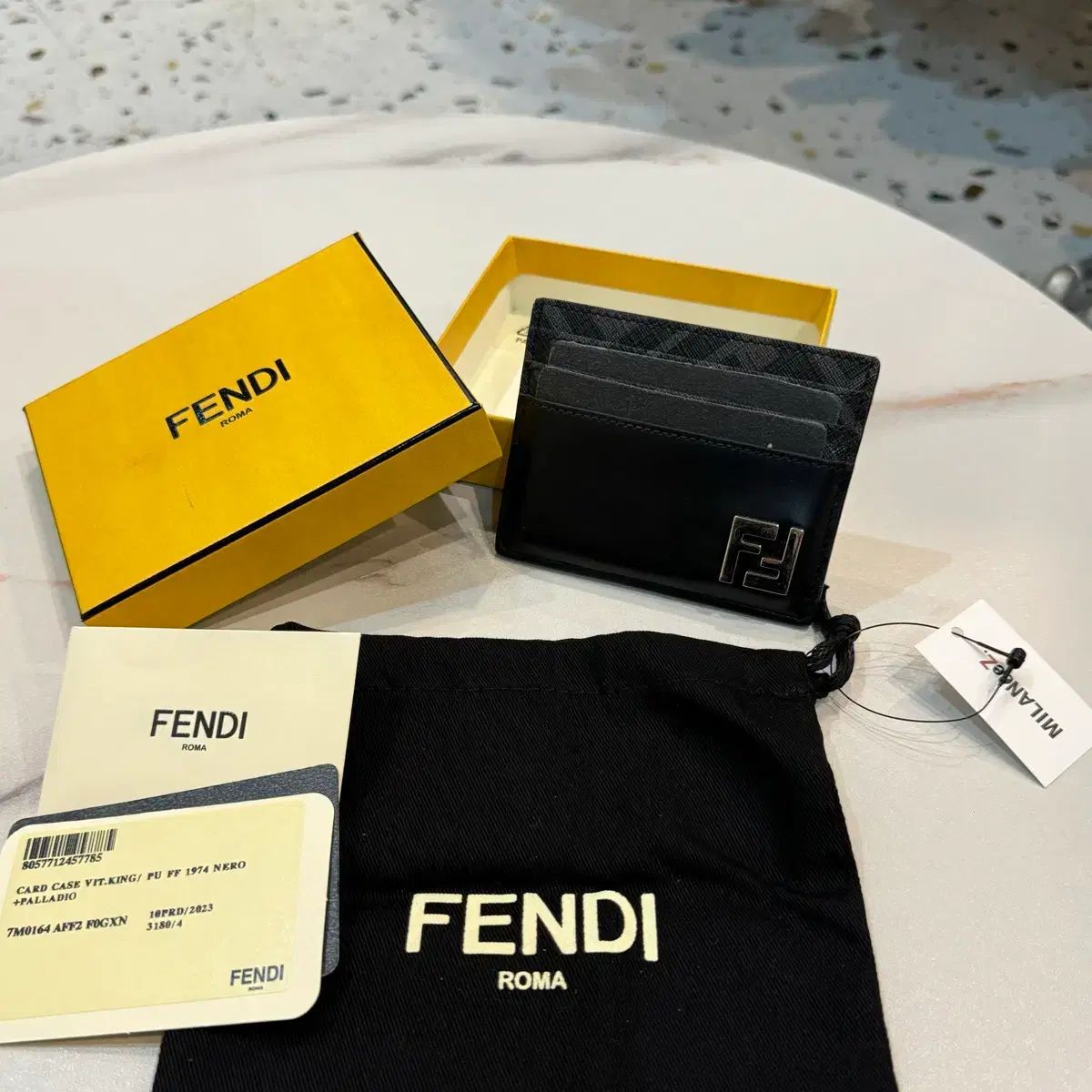 正規品 FENDI フェンディ FF ロゴ カードウォレット ブラック 29,517円