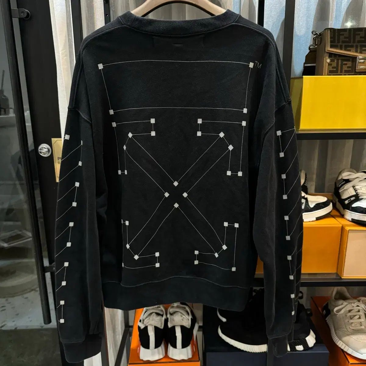 正規品/Mサイズ オフホワイト バッグ アロー スウェット ブラック