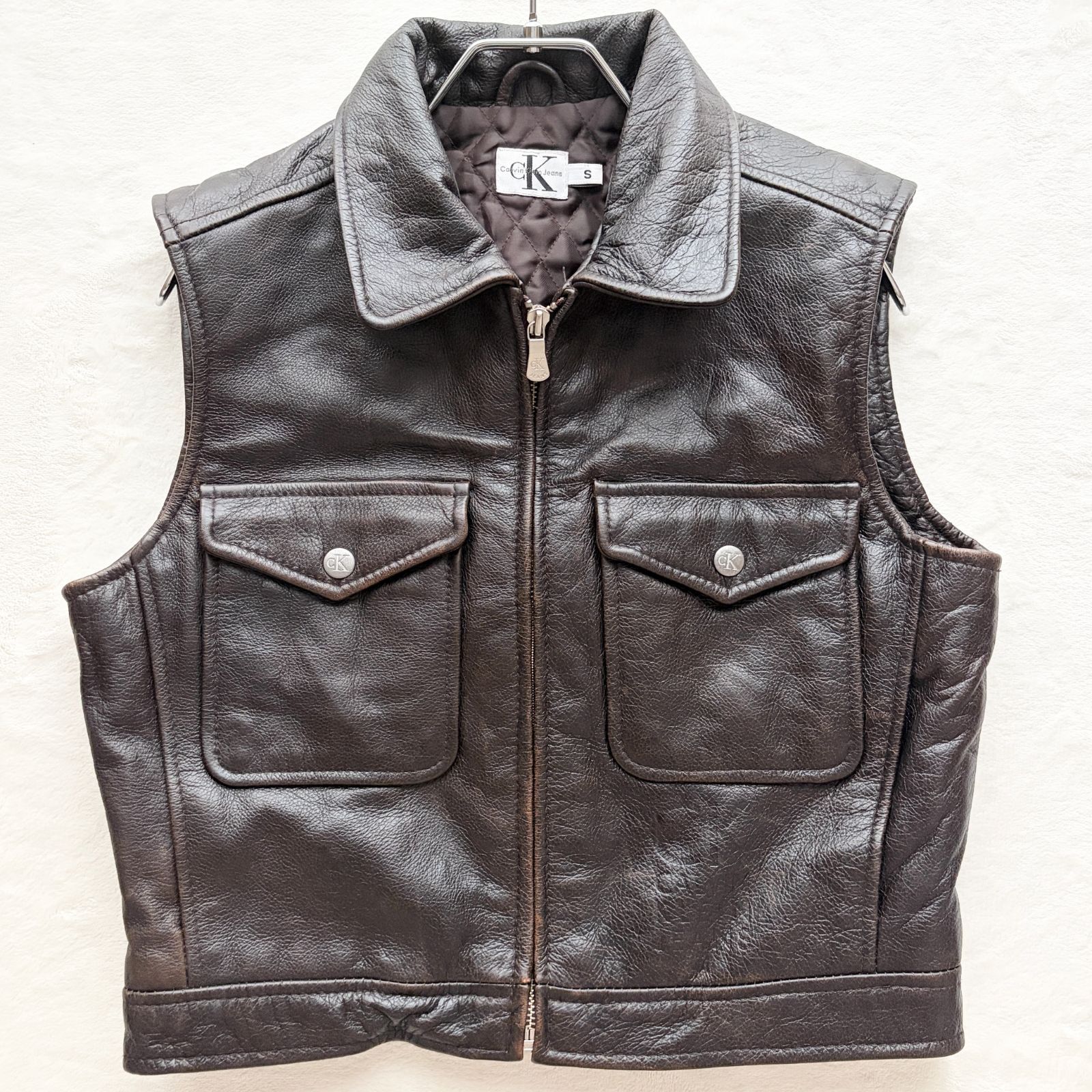 【極美品】カルバンクライン ジーンズ Calvin Klein Jeans ヴィンテージ レザーベスト S ダークブラウン 牛革 本革 CKロゴ ジップアップ 襟付き 胸ポケット キルティング裏地 カジュアル Y2K 90年代 オールド感 オリジナルパーツ