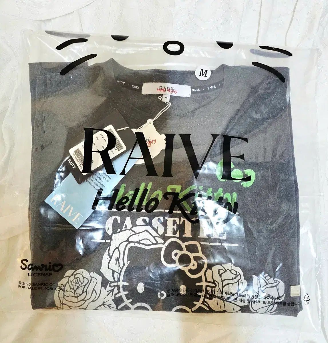 新品 RAIVE X ハローキティ コラボ ローズグラフィック ピグメント Tシャツ M (ダークグレー)