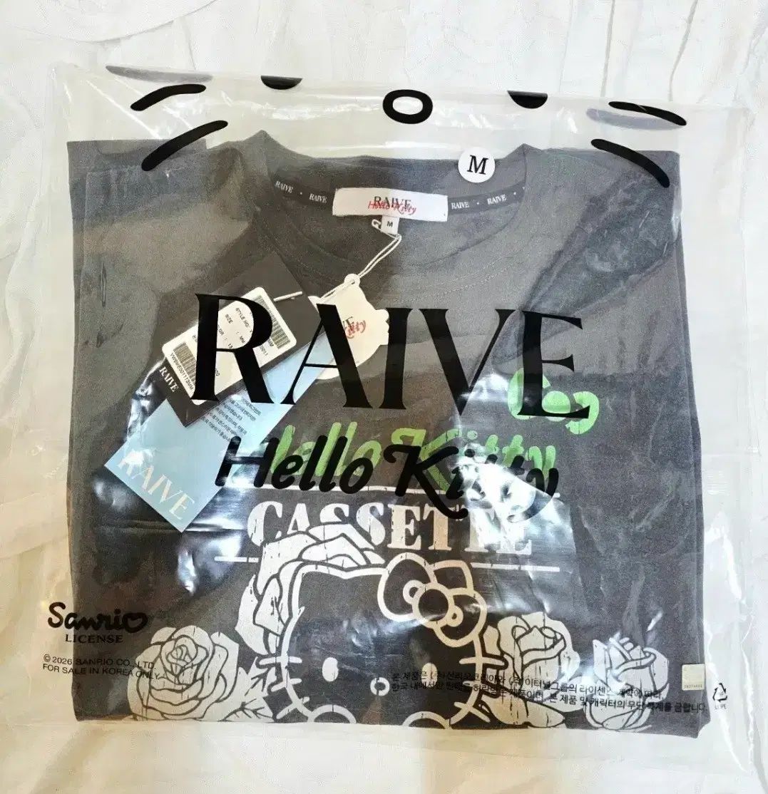 レイブ X ハローキティ ローズグラフィック ピグメント 半袖 Tシャツ M (ダークグレー)