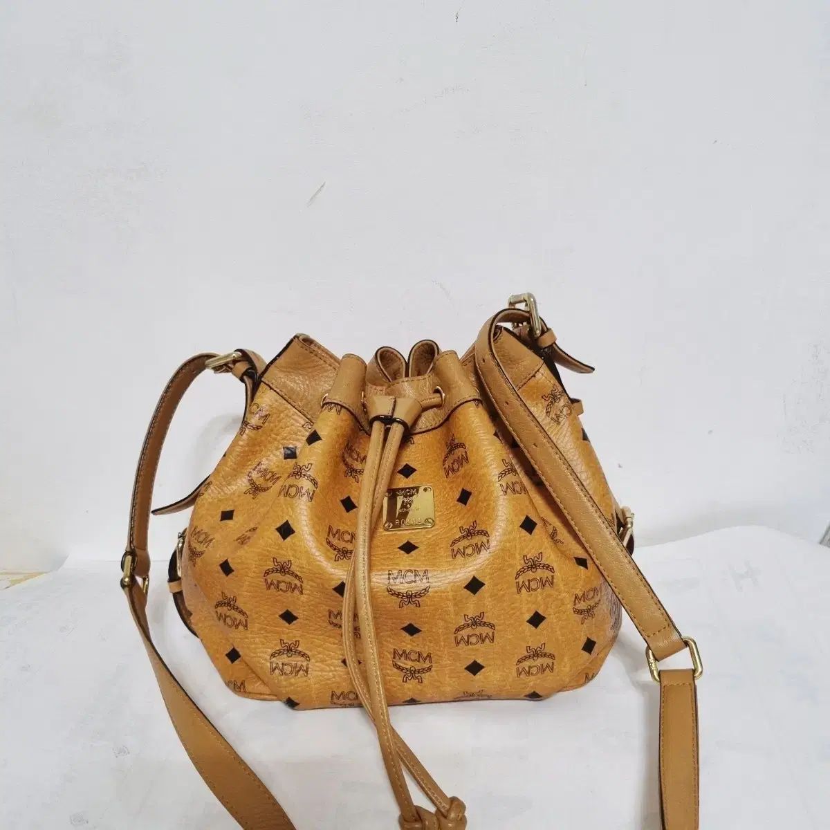 MCM 巾着ショルダーバッグ ブラウン