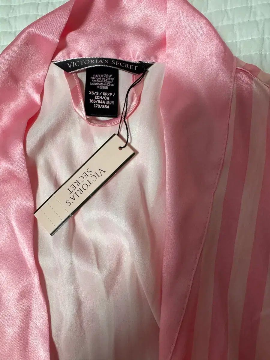 新品正規品 Victoria's Secret ピンク ストライプ ローブ & シャワ?ガウン 2点 まとめ出品 6,058円