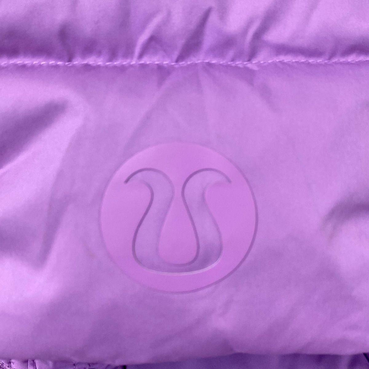 lululemon(ルルレモン) ダウンベスト サイズ4 XL レディース - パープル ショート丈/フード着脱可/秋/冬