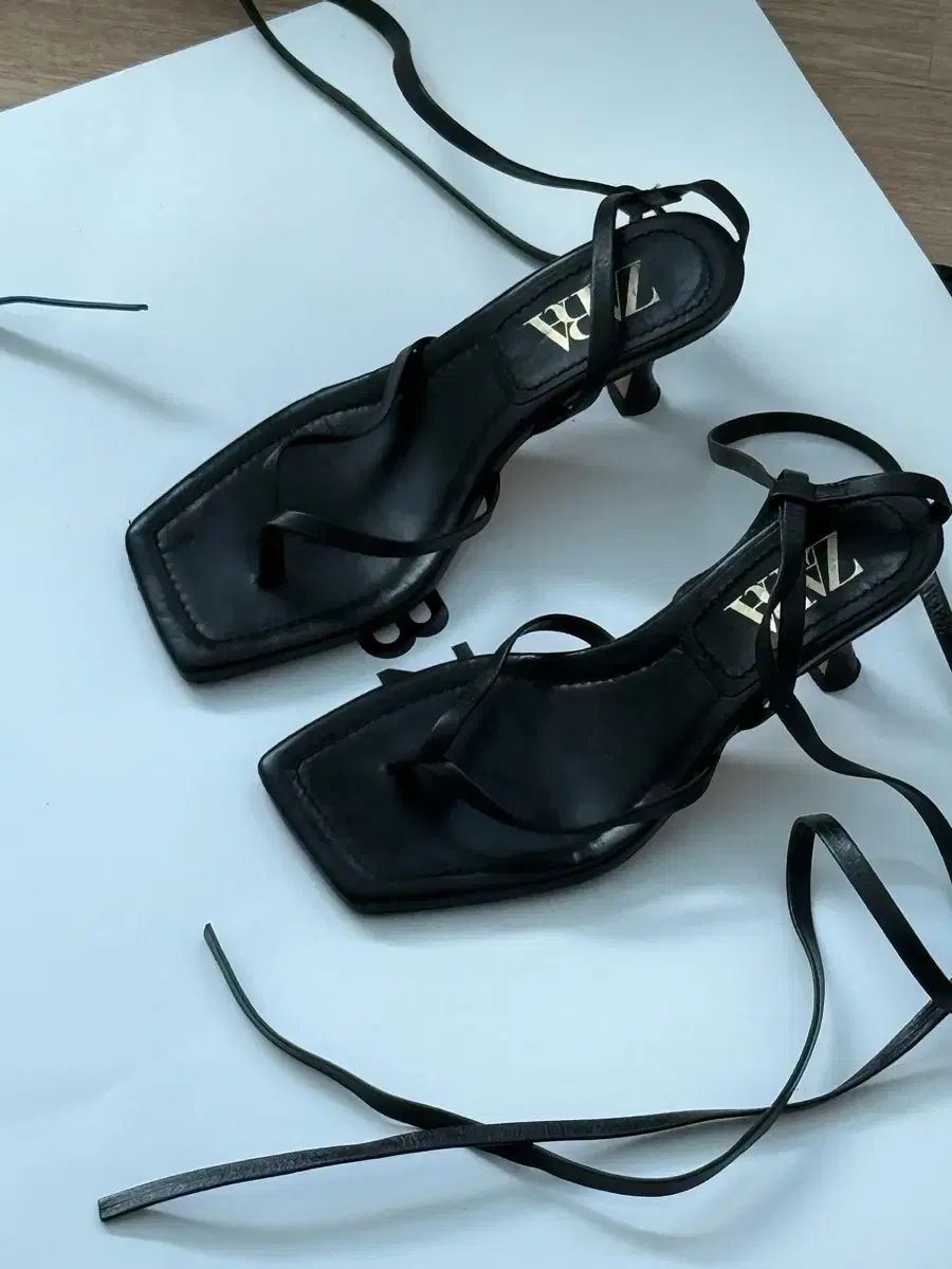 在庫整理) ZARA ブラック ビーチサンダル ストラップ サンダル ヒール 36サイズ (235) 夏靴 サマーサンダル